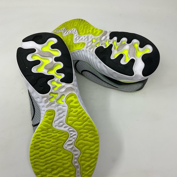 Nike Renew Run Grey Black White Green CW7437-006 Size 7 Men's, 9.5 Women's Wide - Picture 6 of 7